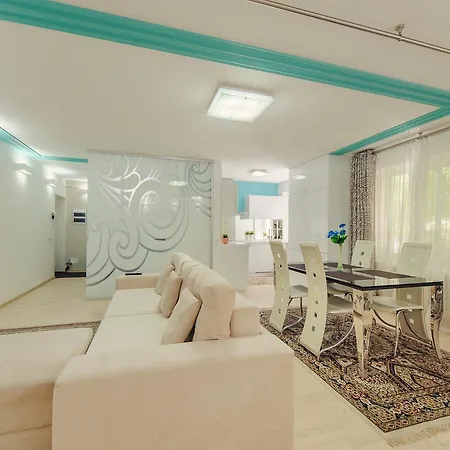 On Komarovskiy Rynok Apartment Minsk