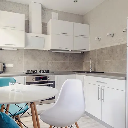 Apartment On Komarovskiy Rynok *